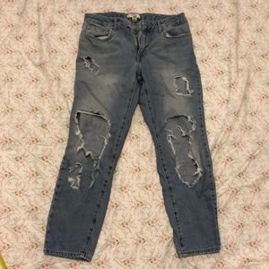 Cropped super distressed jeans